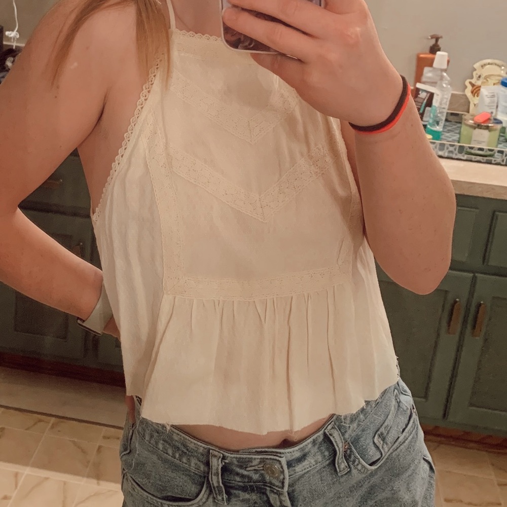 CREAM LACE DETAIL CROP TOP - Picture 3 of 3